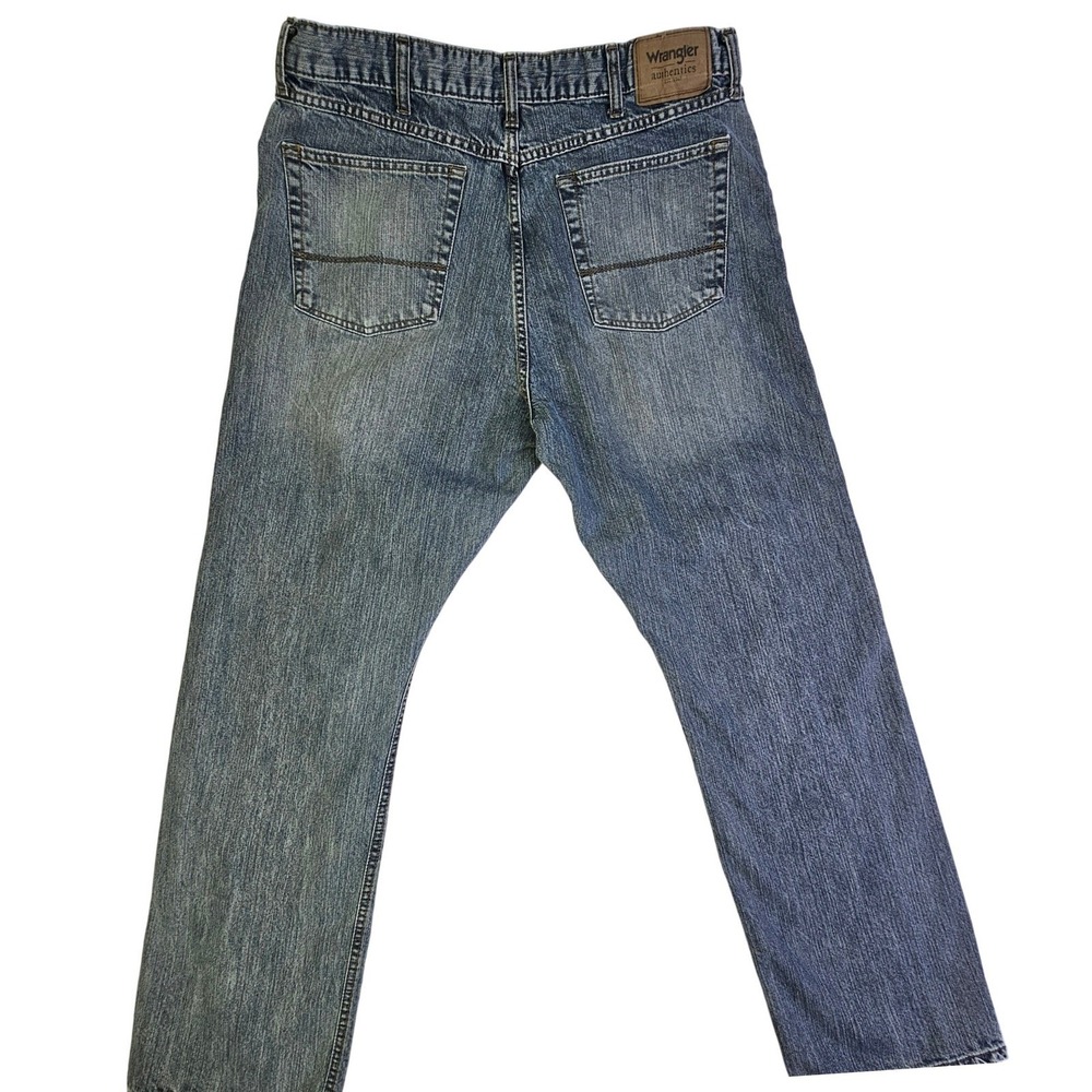Wrangler Authentics Mens Relaxed Fit Straight Leg Blue Denim Jeans ZM4RBDX 38x32 - Picture 2 of 10